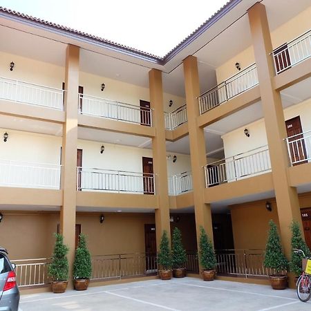 Benya Hotel Нан Екстериор снимка