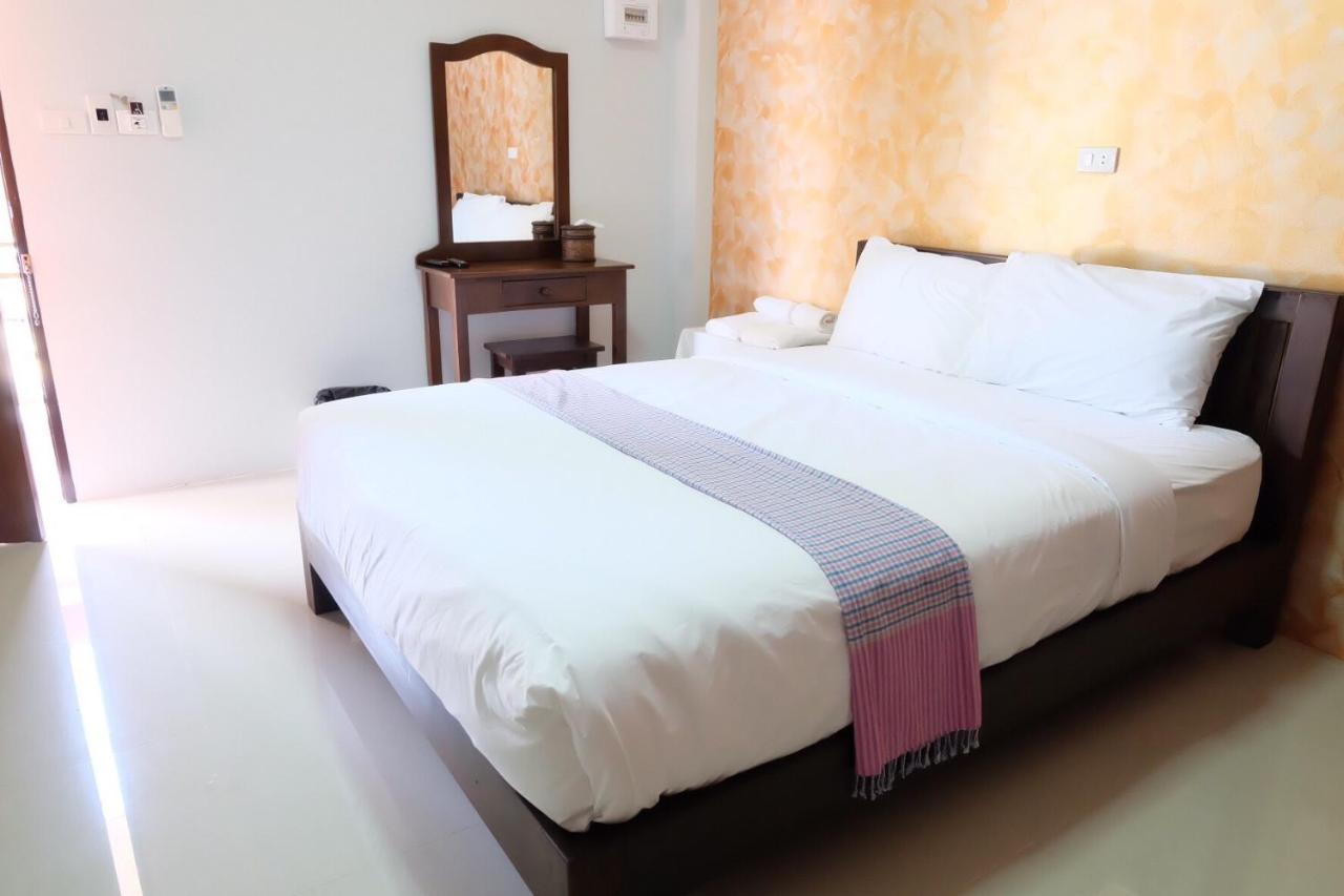 Benya Hotel Нан Екстериор снимка