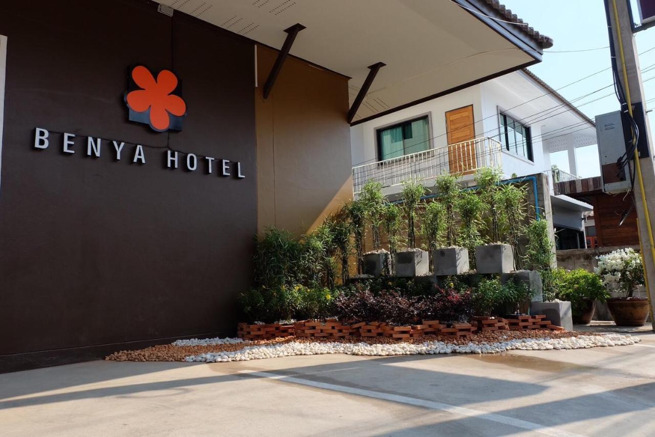 Benya Hotel Нан Екстериор снимка